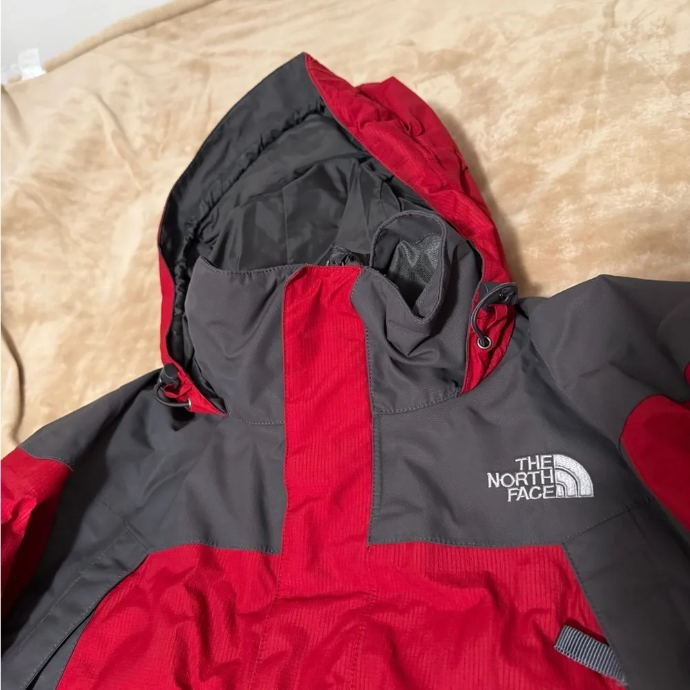 The North Face Summit Series Waterproof Red Gray Hooded Jacket Men’s Small